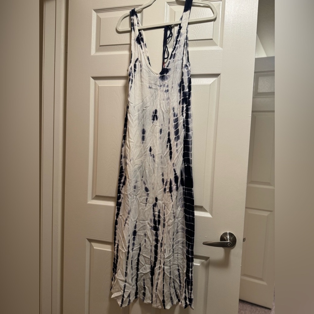 Aakaa Blue & White Tie-Dye Maxi Dress